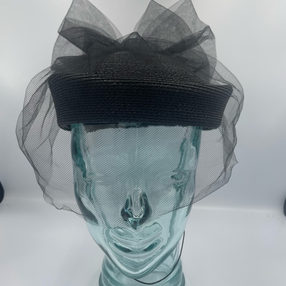 Black pillbox fascinator hat delicate mesh veil. Bow. Mid Century. 50’s 60’s.